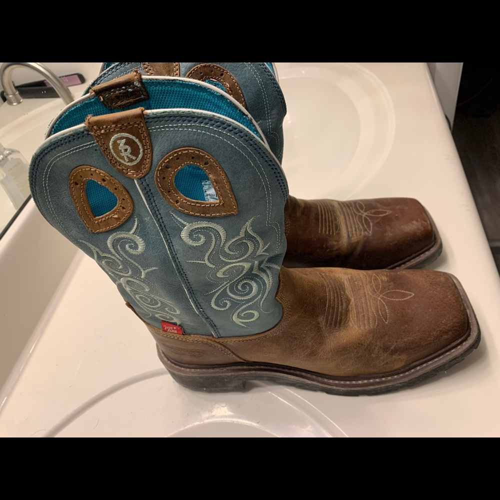 Woman’s 9 1/2 Tony lama composite toe work boot.